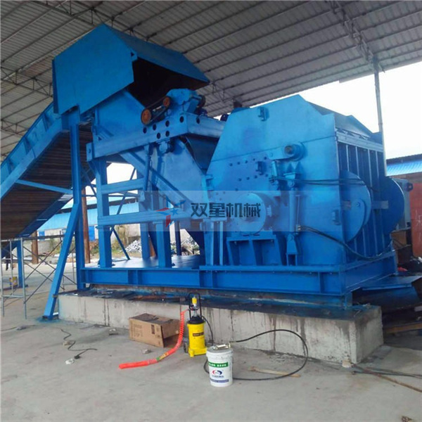 <a href='http://www.rongxin366.cn' target='_blank'><span>金屬破碎機(jī)</span></a>河北保定設(shè)備安裝現(xiàn)場(chǎng)