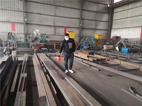 廢鋼破碎機(jī)廠家正式復(fù)工生產(chǎn)，生產(chǎn)車(chē)間消毒中