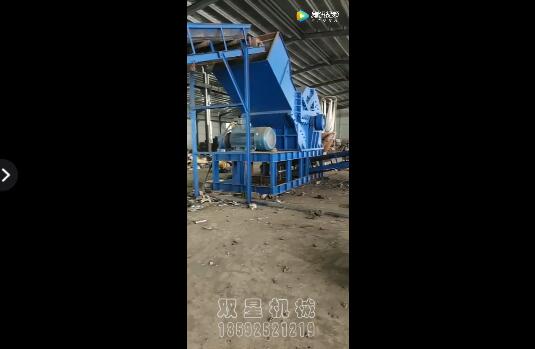 <a href='http://www.rongxin366.cn' target='_blank'><span>金屬破碎機(jī)</span></a>1600型設(shè)備現(xiàn)場(chǎng)