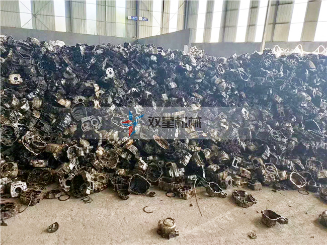 機(jī)件鋁破碎機(jī)物料破碎現(xiàn)場實拍