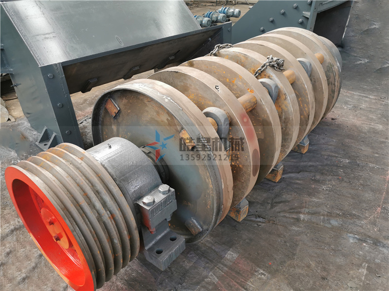 油漆桶破碎機<a href='http://www.rongxin366.cn/scxc/1572.html' target='_blank'><span>錘頭</span></a>結構部分