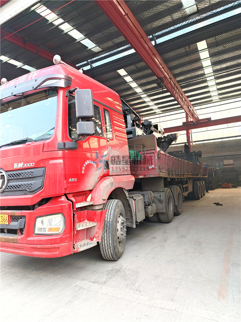1300型<a href='http://www.rongxin366.cn' target='_blank'><span>金屬破碎機</span></a><a href='http://www.rongxin366.cn/psxl/1279.html' target='_blank'><span>廢鋁破碎</span></a>機發(fā)往河北