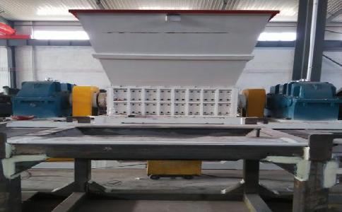 哪些因素決定著<a href='http://www.rongxin366.cn/ssxl/10.html' target='_blank'><span>金屬撕碎機(jī)</span></a>的價(jià)格